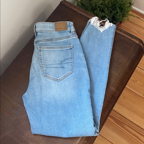 NWT American Eagle Mom Jean, soft knit, High rise. Size 2 (26). - Picture 3 of 7
